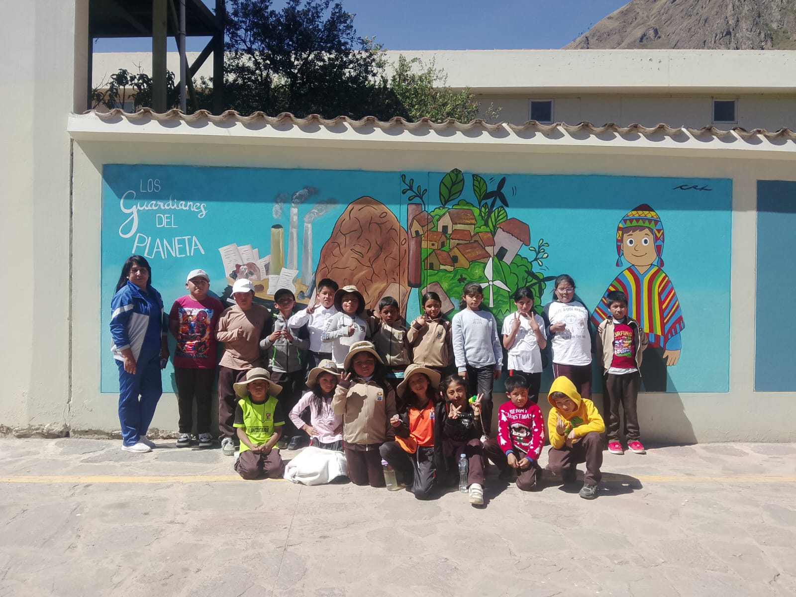Primer concurso de periódicos murales circulares Murales en la IE Manco Inca